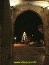 Arbol de Navidad a travs de la Puerta Alta